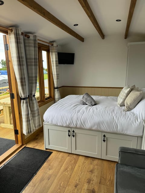 Communal lounge/ TV room, Bed