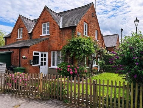 Property building, Day, Garden, Garden view