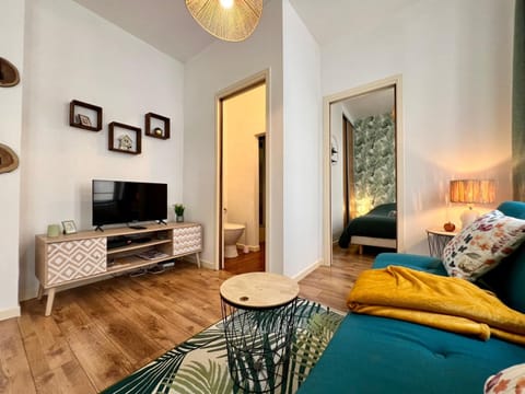 Communal lounge/ TV room, TV and multimedia, Living room