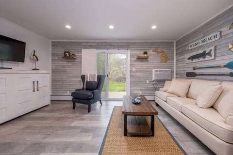 Sunset Villa B2 House in Bridgman