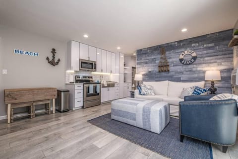 Sunset Villa B3 House in Bridgman