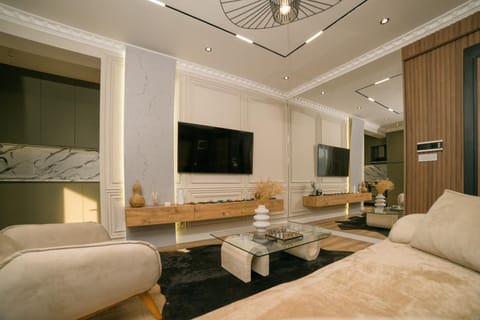 Communal lounge/ TV room, TV and multimedia, Living room, Seating area, Evening entertainment