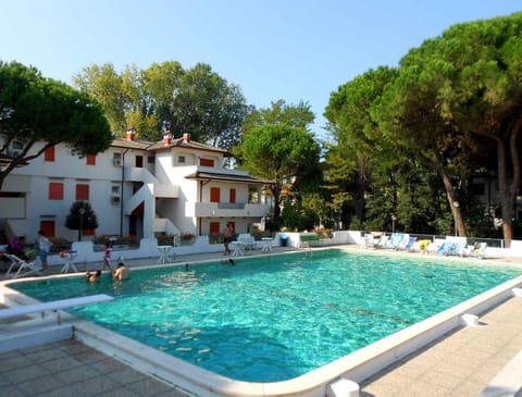 Property building, Summer, Swimming pool