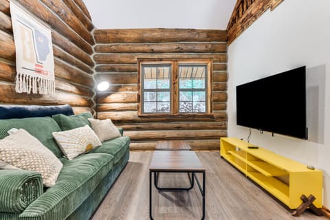 Cozy Melrose Cabin with Fire Pit Walk to River! Cabin in Divide