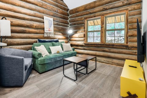 Cozy Melrose Cabin with Fire Pit Walk to River! Cabin in Divide