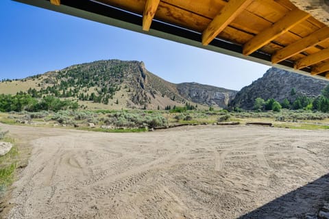 Cozy Melrose Cabin with Fire Pit Walk to River! Cabin in Divide