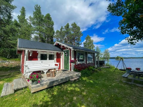 Property building, Day, Natural landscape, Summer, Garden view, Lake view