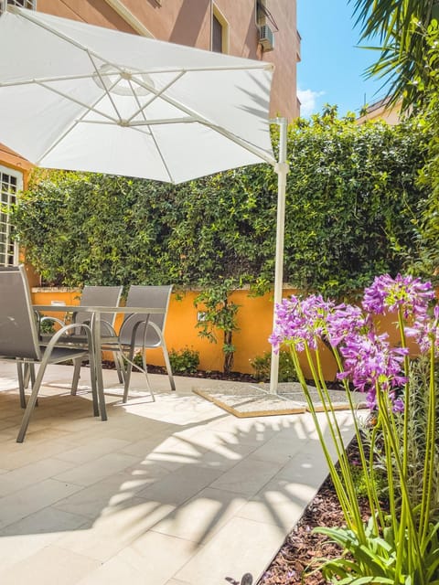 Garden, sunbed