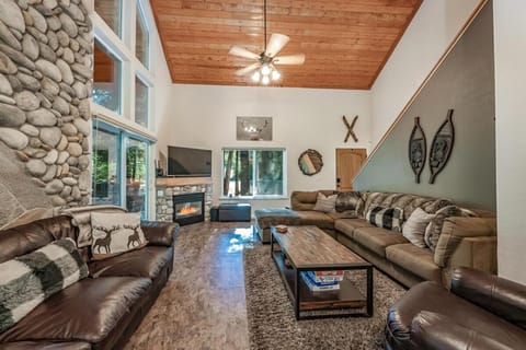 Cabin at the Creek Family Fun Starts Here! Cabin in Shaver Lake