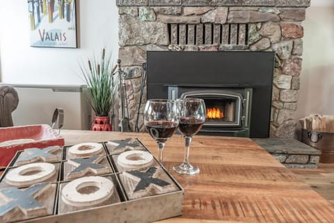 Buckeye Bear's Den-AC-Walking Distance to town House in Shaver Lake