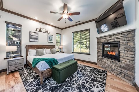 Leopard Lily Lodge Luxe Stays 2 Suites AC House in Shaver Lake
