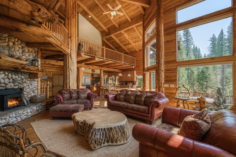 Waterfall Lodge Yellowstone Vibes AC Space House in Shaver Lake