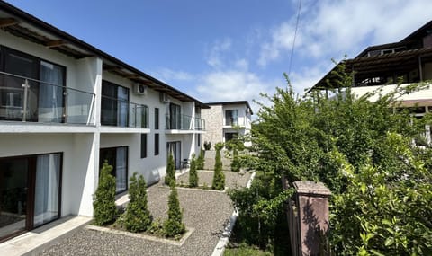 Property building, Spring, Day, Garden, Garden view