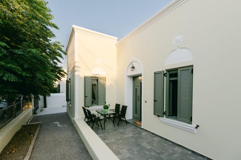 Property building, Patio, Day, View (from property/room), Balcony/Terrace, Dining area