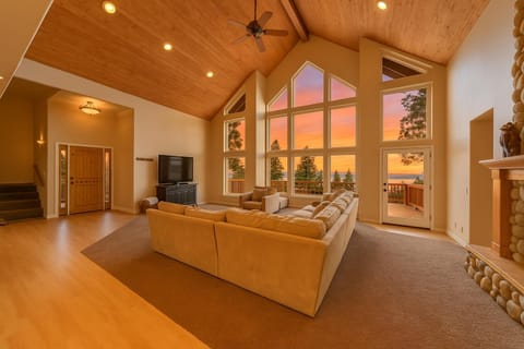 Sunset Mountain Hot Tub, Fire Table, Epic Views House in Shaver Lake
