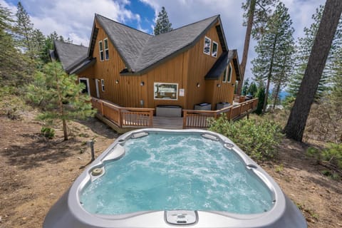 Sunset Mountain Hot Tub, Fire Table, Epic Views House in Shaver Lake