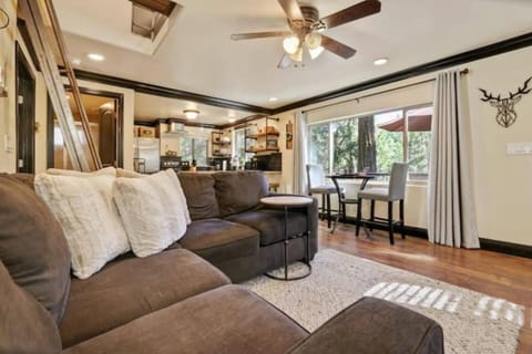 Hibernation Station Walkable, Warm Well-Loved House in Shaver Lake