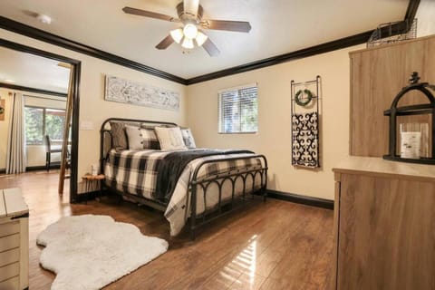 Hibernation Station Walkable, Warm Well-Loved House in Shaver Lake