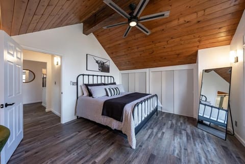Creekside Cabin - Pup-Friendly with AC Cabin in Shaver Lake