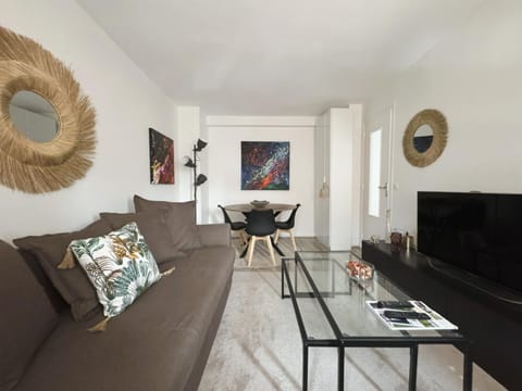 TV and multimedia, Living room, Dining area