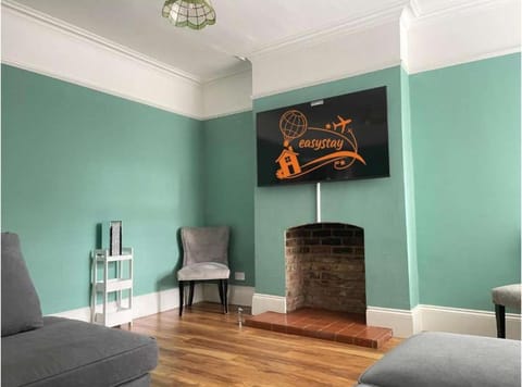 Easystays The Hidden Mansion Sleeps 15 Villa in Leicester