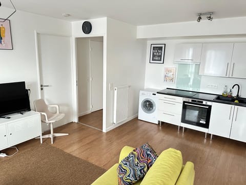 Charmant 2 Pièces avec Parking Près de Paris by Immo Kit BNB Apartment in Saint-Denis, France