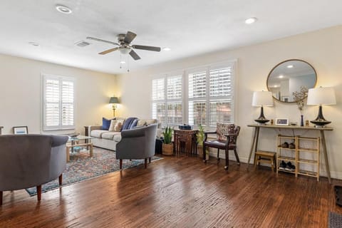 Marys Garden House House in Fort Worth