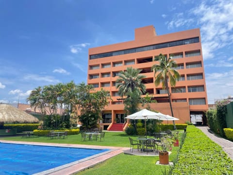 Property building, Pool view