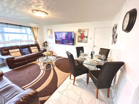 Communal lounge/ TV room, Communal lounge/ TV room, Living room, Dining area