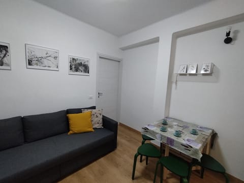 Bed, Living room, Dining area