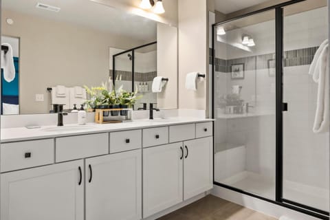 Sunny & Quaint Hidden Gem w Office - Dog Friendly House in Westminster