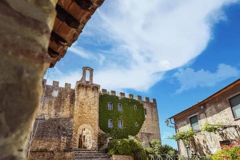 Castello di Cisterna Apartment in Umbria