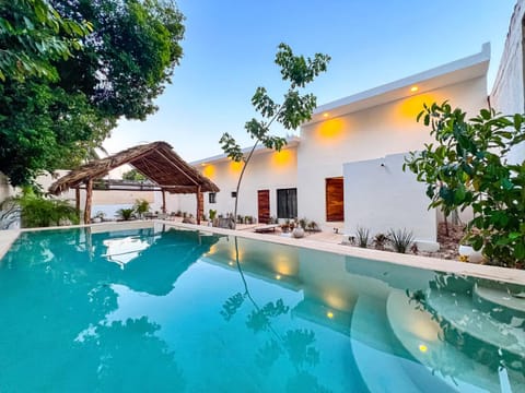 Property building, Patio, Day, Swimming pool, Swimming pool