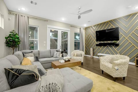 TV and multimedia, Living room, Seating area
