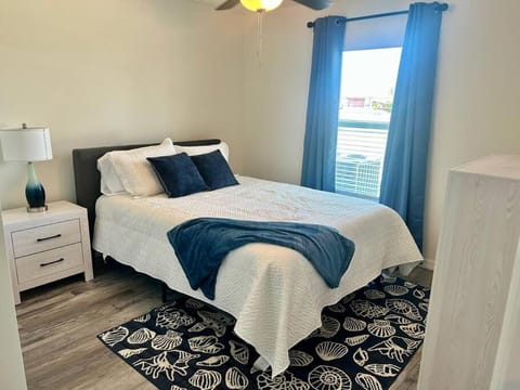 New with Pool & Pier! Perfect for two Families! House in North Fort Myers