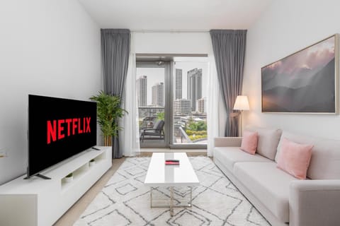 Communal lounge/ TV room, TV and multimedia, Living room, Seating area, Evening entertainment