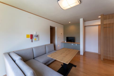 Communal lounge/ TV room, TV and multimedia, Living room, Seating area