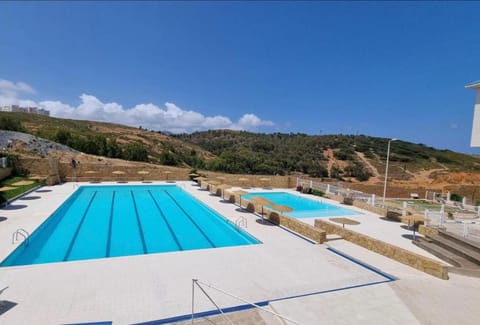 Mountain view, Swimming pool, Swimming pool, sunbed