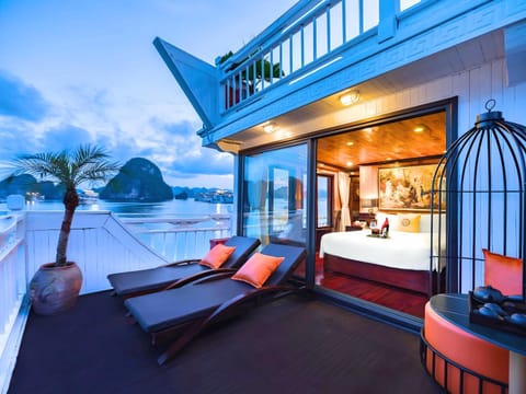 Property building, Patio, Day, Natural landscape, Activities, View (from property/room), Balcony/Terrace, Living room, Seating area, Lake view, River view