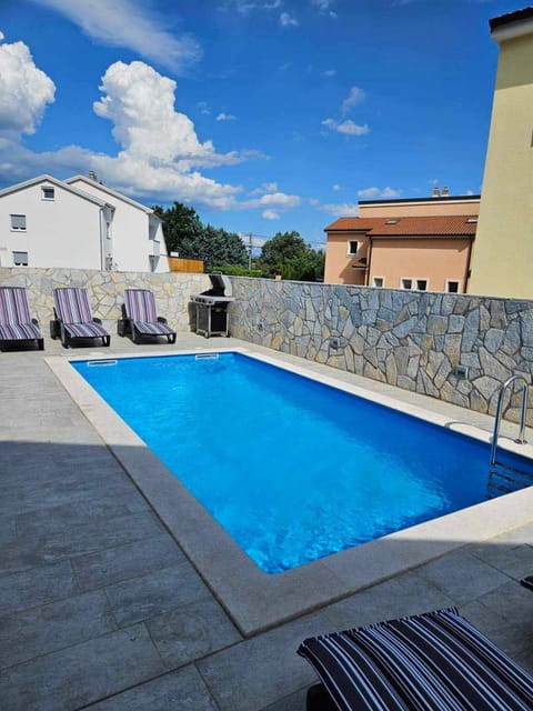 Day, BBQ facilities, Balcony/Terrace, Pool view, Swimming pool, sunbed