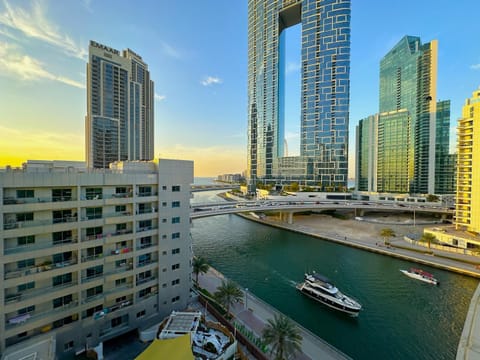 Property building, Day, Natural landscape, Activities, City view, Lake view, River view