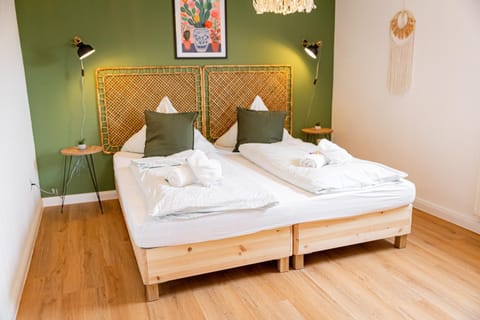 Bed, Photo of the whole room, Bedroom, towels