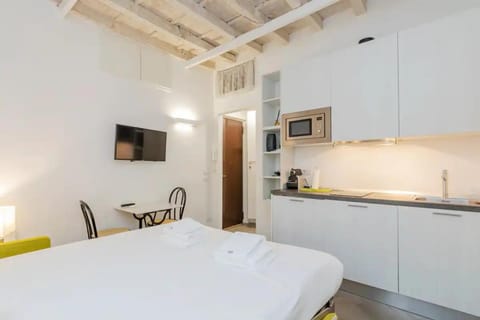 Bed, TV and multimedia, Kitchen or kitchenette, Dining area, Bedroom, minibar, oven, stove