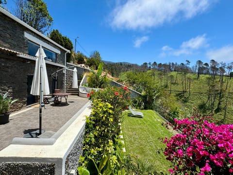 Property building, Day, Natural landscape, Garden, Garden view, Mountain view
