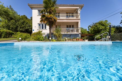 Property building, Garden, Swimming pool