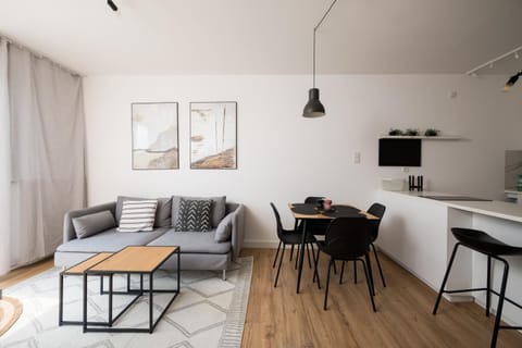 Coffee/tea facilities, Kitchen or kitchenette, Living room, Seating area, Dining area