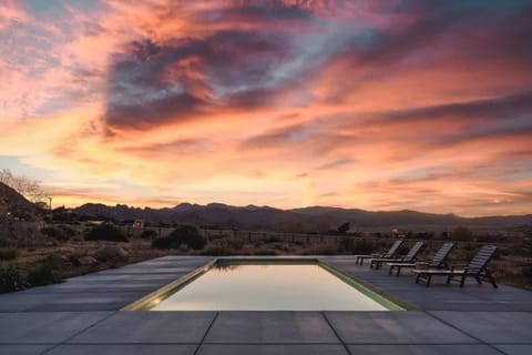 The Raven By The Cohost Company House in Pioneertown