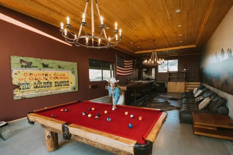 The Raven By The Cohost Company House in Pioneertown