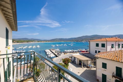 Property building, View (from property/room), Balcony/Terrace