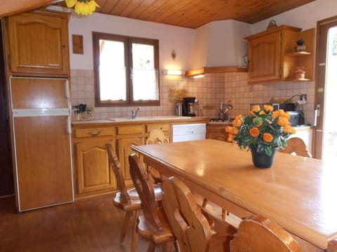 Property building, Kitchen or kitchenette, Living room